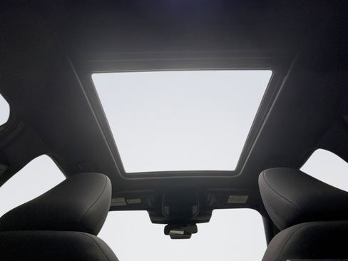 Used 2025 Subaru Forester Premium image 18