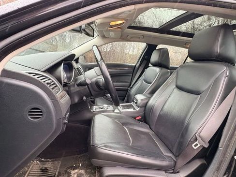 Used 2017 Chrysler 300 C w/ Safetytec Plus Group image 9