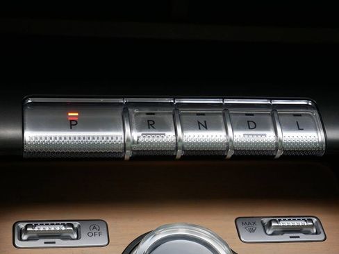 Used 2025 Lincoln Nautilus Reserve AWD/4WD image 24
