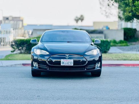 Used 2015 Tesla Model S 60 RWD image 3