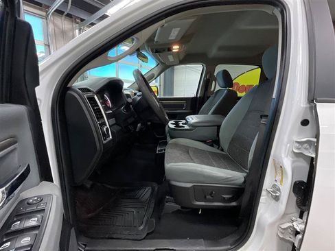 Used 2019 RAM 1500 Classic SLT AWD/4WD image 11