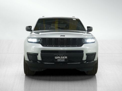 Used 2023 Jeep Grand Cherokee L Laredo image 9