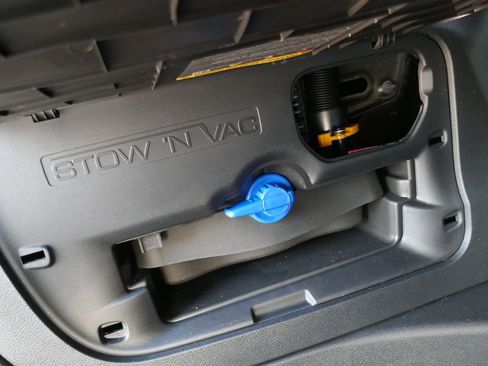 New 2026 Chrysler Pacifica Limited w/ Uconnect Theater Family Group image 16