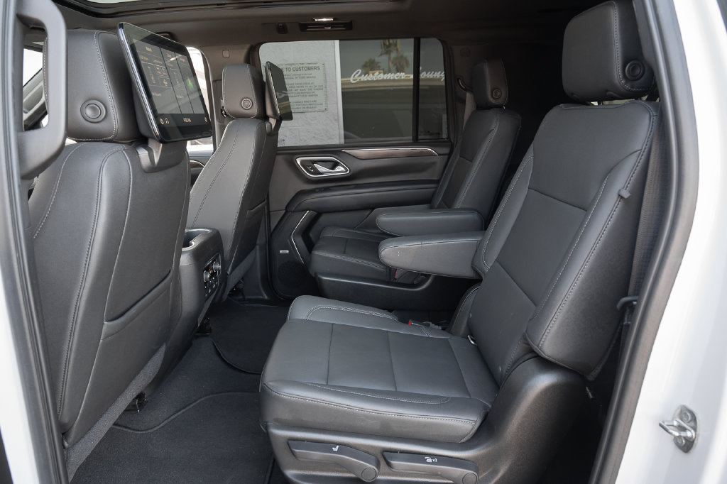 Used 2021 Chevrolet Suburban Z71 w/ Z71 Off-Road Package AWD/4WD image 43