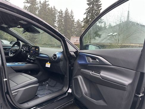 New 2026 Chevrolet Equinox EV LT image 11