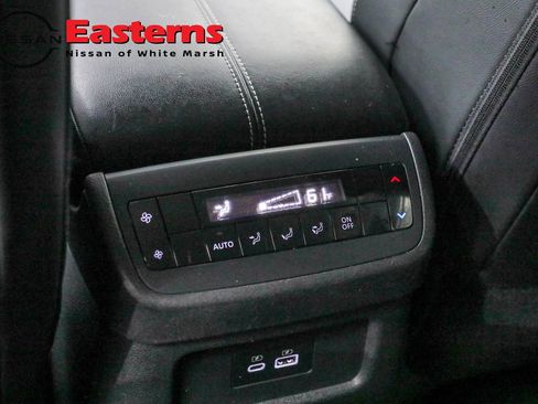 Used 2023 Nissan Pathfinder SL AWD/4WD image 21