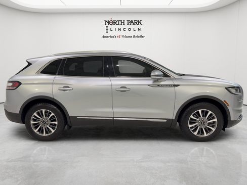 Used 2023 Lincoln Nautilus FWD w/ Premium Package image 6