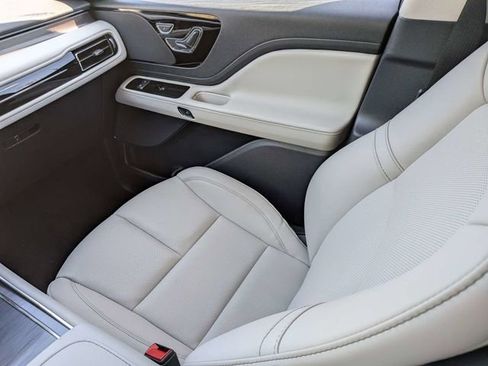 New 2026 Lincoln Aviator 2WD image 16