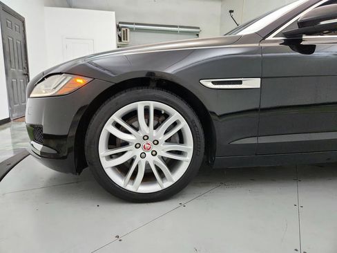 Used 2016 Jaguar XF Prestige RWD image 32