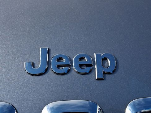 Used 2018 Jeep Cherokee Latitude w/ Cold Weather Group image 30