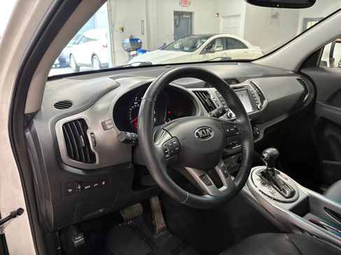 Used 2016 Kia Sportage SX image 2