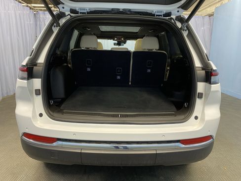 Certified 2024 Jeep Grand Cherokee Limited w/ Luxury Tech Group II image 34