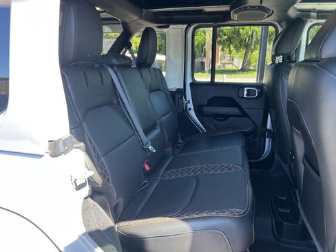 Used 2023 Jeep Wrangler Unlimited Sahara AWD/4WD image 17