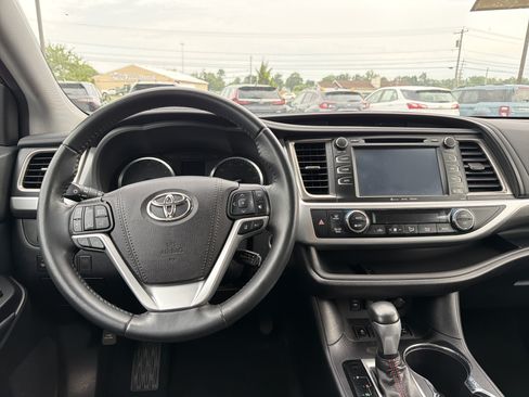 Certified 2019 Toyota Highlander SE AWD/4WD image 13
