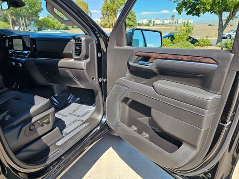 Used 2025 GMC Sierra 1500 SLT image 29