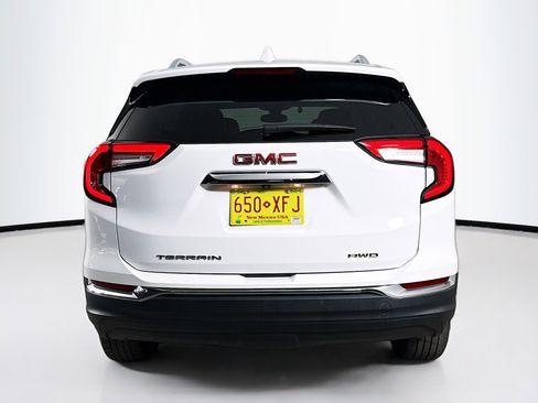 Used 2024 GMC Terrain SLT image 29