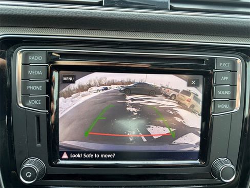 Used 2018 Volkswagen Passat 2.0T SE image 19