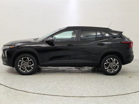 New 2026 Chevrolet Trax LT w/ Driver Confidence Package FWD image 4