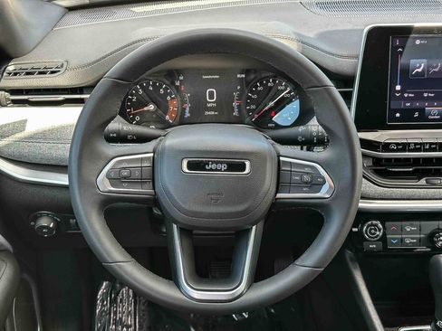 Used 2025 Jeep Compass Latitude AWD/4WD image 26