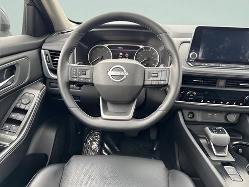 Used 2025 Nissan Rogue SV w/ SV Premium Package image 23