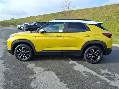 Used 2023 Chevrolet TrailBlazer ACTIV w/ Sun and Liftgate Package image 8