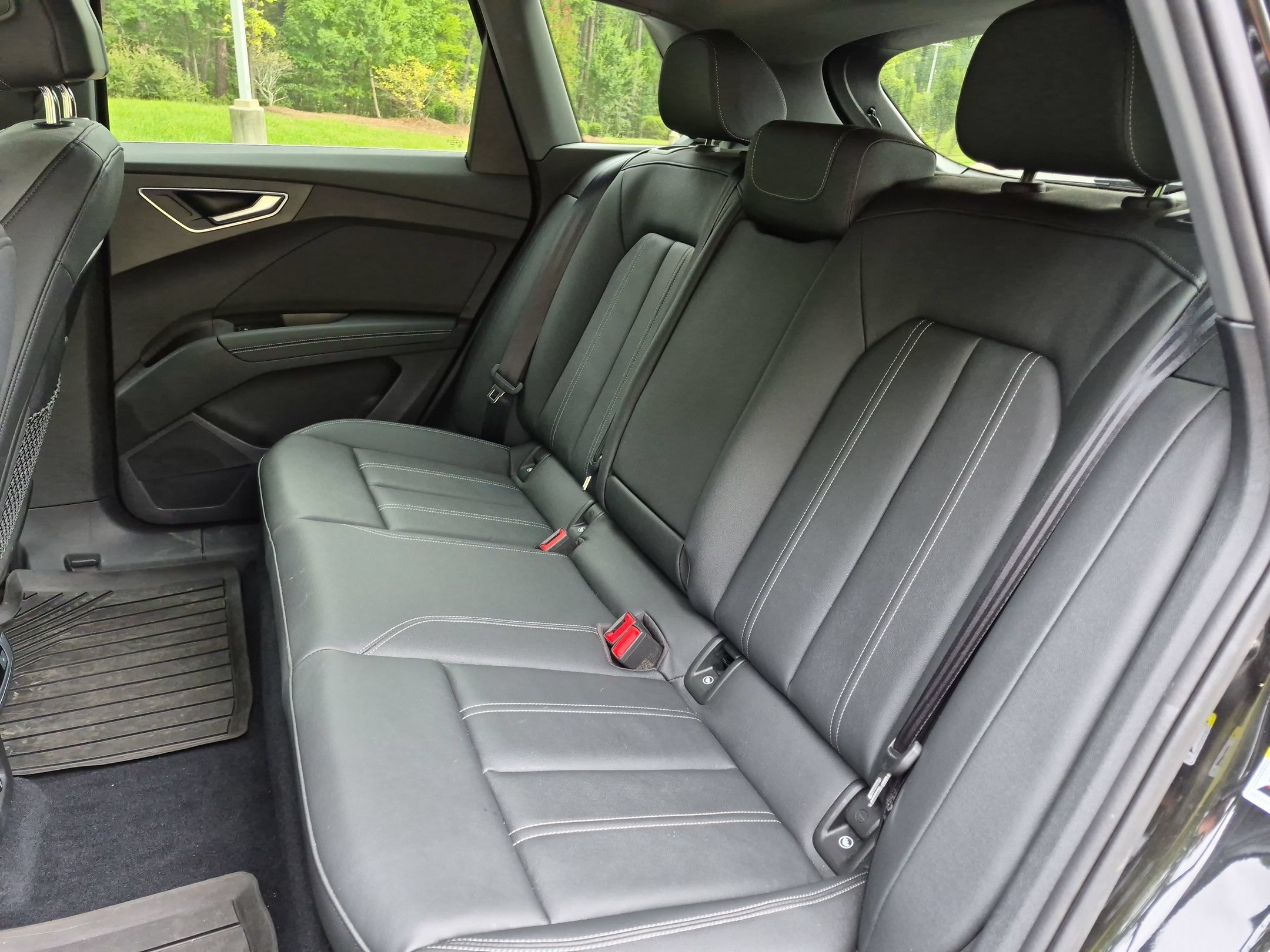 Used 2024 Audi Q4 e-tron Premium AWD/4WD image 17