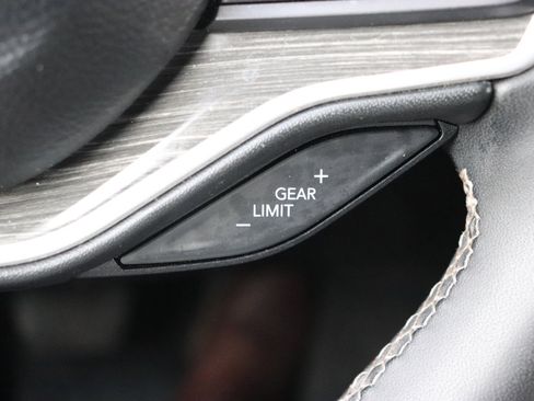 Used 2024 Jeep Wagoneer L Series II w/ Flexible Seating Group image 37