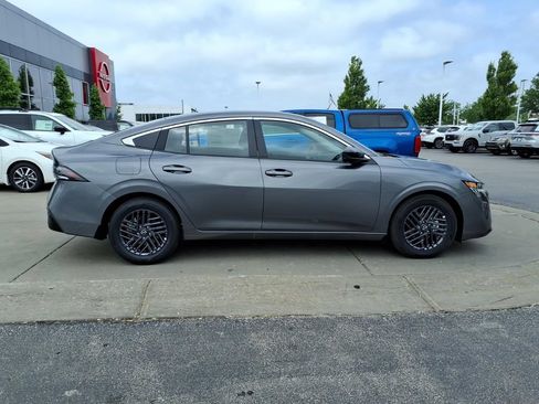 New 2026 Nissan Sentra SV w/ SV Convenience Package FWD image 9