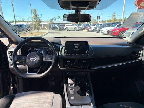 Certified 2023 Nissan Rogue SV image 24