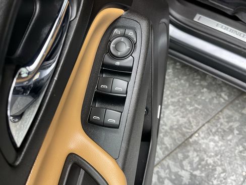 Used 2018 Chevrolet Equinox Premier image 9