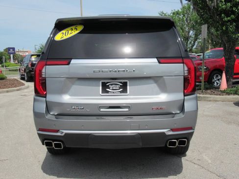 Used 2025 GMC Yukon Denali AWD/4WD image 6