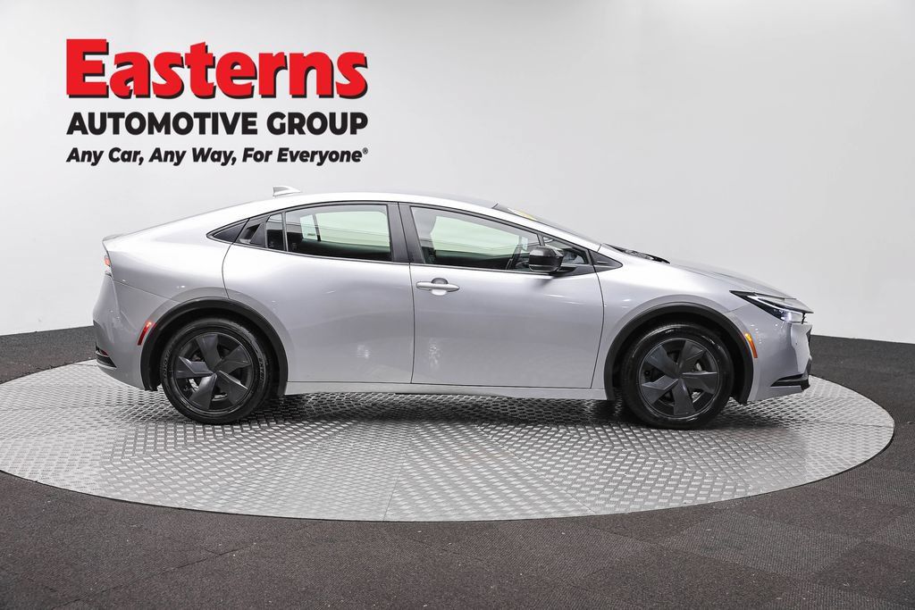 Used 2025 Toyota Prius LE FWD image 6