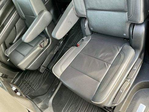 Used 2023 GMC Yukon SLT image 32