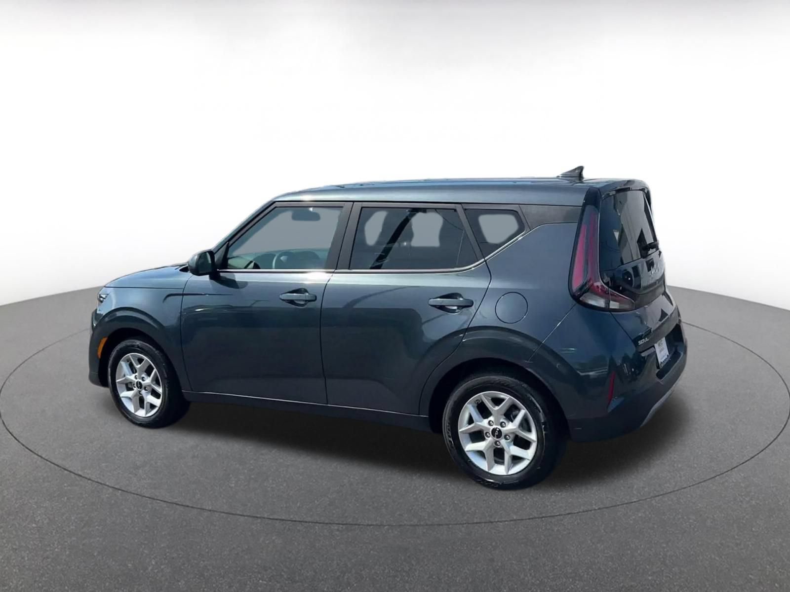 Used 2025 Kia Soul LX w/ LX Technology Package FWD image 9