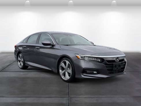 Certified 2018 Honda Accord Touring image 2