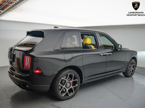 Used 2022 Rolls-Royce Cullinan Black Badge w/ Dark Exterior Package image 19