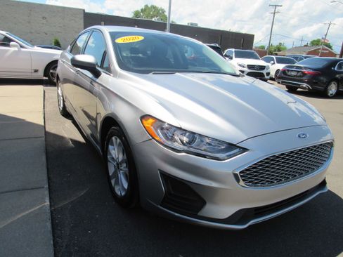 Used 2020 Ford Fusion SE FWD image 4