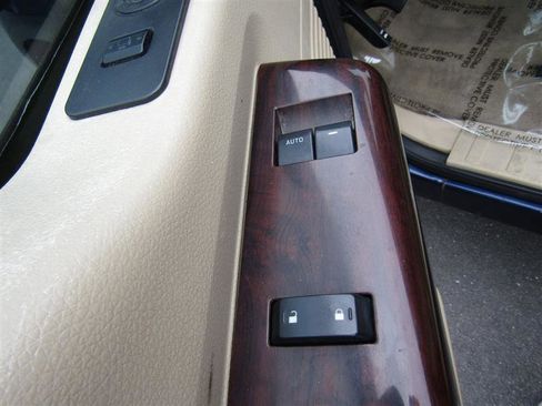 Used 2010 Ford F350 Lariat image 11