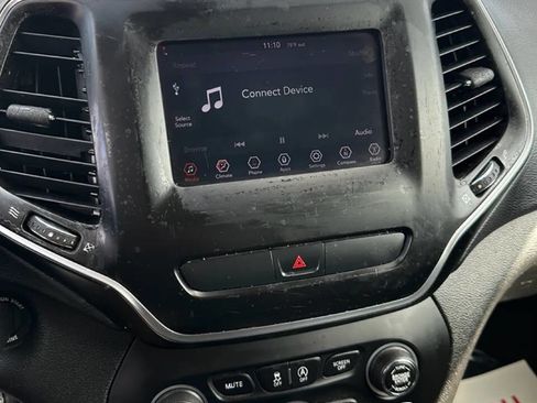 Used 2019 Jeep Cherokee Latitude w/ Popular Appearance Group image 12