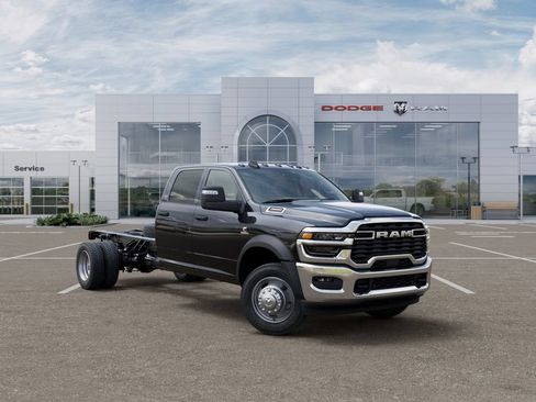 New 2026 RAM 4500 Tradesman w/ Chrome Appearance Group AWD/4WD image 6