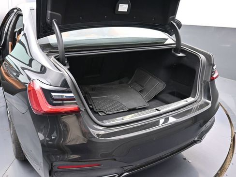 Used 2022 BMW 740i xDrive w/ M Sport Package image 17