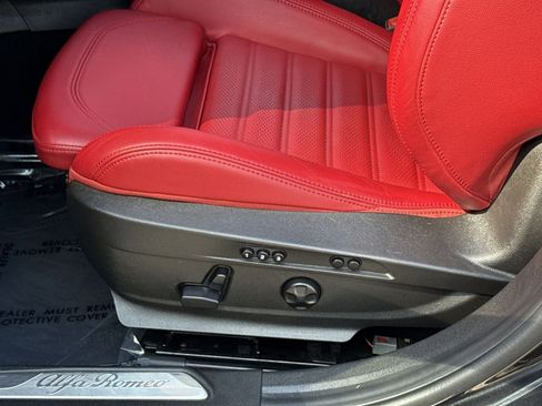 Used 2024 Alfa Romeo Giulia Veloce AWD/4WD image 19