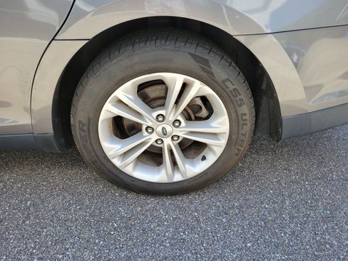 Used 2014 Ford Taurus SEL image 8