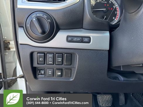 Used 2018 Nissan Titan PRO-4X AWD/4WD image 11