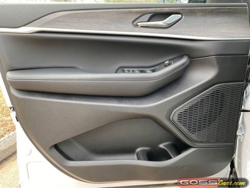 New 2026 Jeep Grand Cherokee Altitude image 23