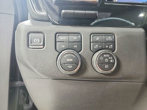 Used 2024 Chevrolet Silverado 2500 High Country w/ High Country Premium Package AWD/4WD image 28