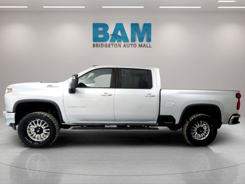Used 2022 Chevrolet Silverado 2500 LT w/ Convenience Package image 4