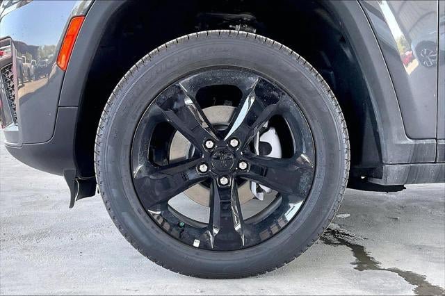 New 2026 Jeep Grand Cherokee Limited w/ Limited Altitude Package AWD/4WD image 25