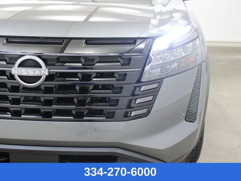 New 2026 Nissan Pathfinder SL image 7