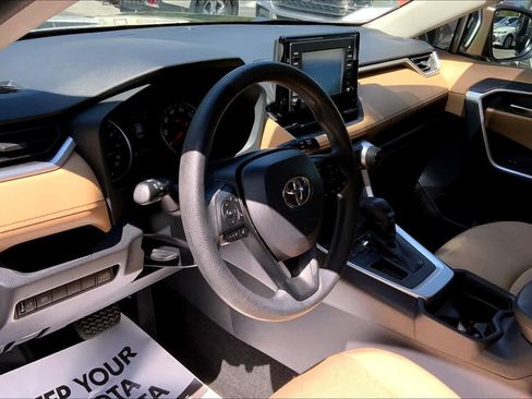 Used 2019 Toyota RAV4 XLE w/ Convenience Package FWD image 15